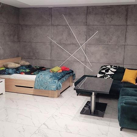 Apartament Dubaj กลีวิตเซ ภายนอก รูปภาพ