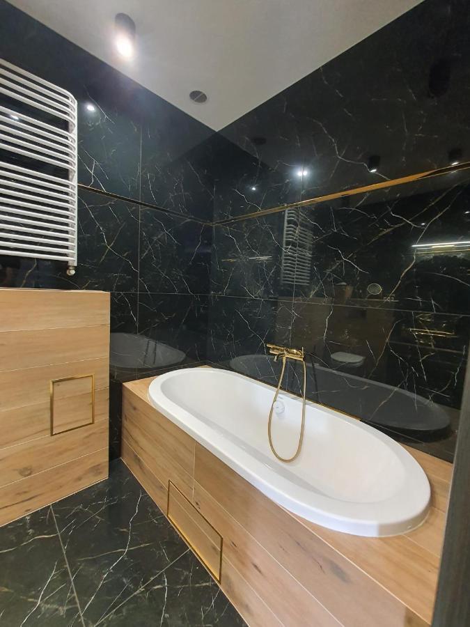 Apartament Dubaj กลีวิตเซ ภายนอก รูปภาพ
