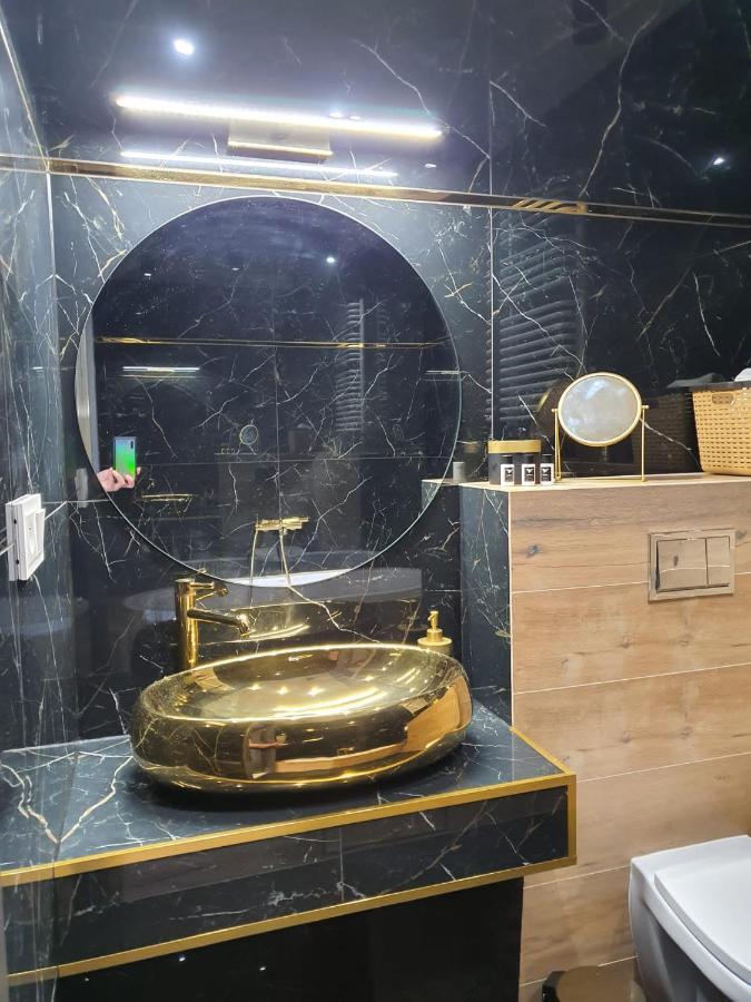 Apartament Dubaj กลีวิตเซ ภายนอก รูปภาพ