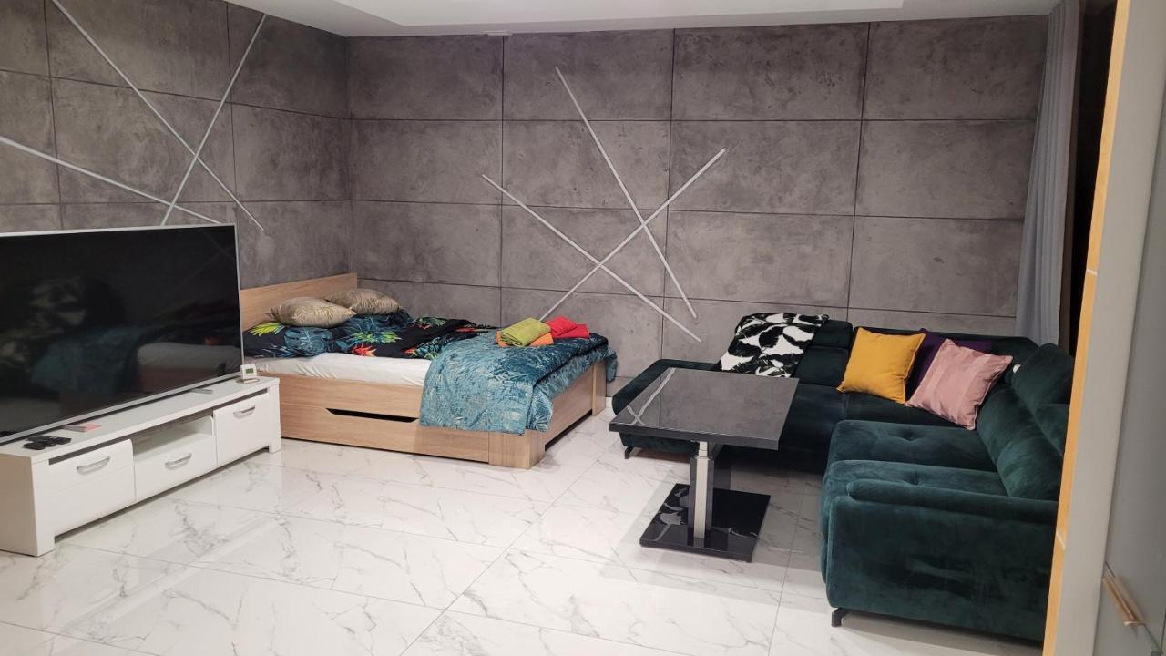 Apartament Dubaj กลีวิตเซ ภายนอก รูปภาพ