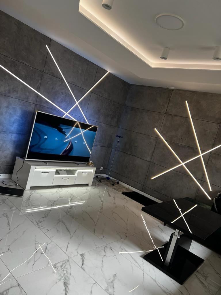 Apartament Dubaj กลีวิตเซ ภายนอก รูปภาพ